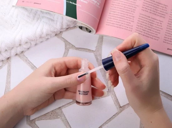 Herome Base Coat - Vult Oneffenheden Op Maakt De Nagel Egaal En Glad - Beschermt Tegen Verkleuren - TFS Hars- En Tolueenvrij - 10ml. 5 Herome Base Coat - Vult Oneffenheden Op Maakt De Nagel Egaal En Glad - Beschermt Tegen Verkleuren - TFS Hars- En Tolueenvrij - 10ml. - Afbeelding 5