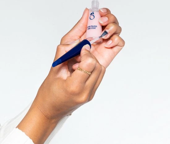 Herome Base Coat - Vult Oneffenheden Op Maakt De Nagel Egaal En Glad - Beschermt Tegen Verkleuren - TFS Hars- En Tolueenvrij - 10ml. 4 Herome Base Coat - Vult Oneffenheden Op Maakt De Nagel Egaal En Glad - Beschermt Tegen Verkleuren - TFS Hars- En Tolueenvrij - 10ml. - Afbeelding 4