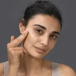 Maybelline - Dream Radiant Liquid Foundation - 48 Sun Beige -Givenchy-winkel 550x545 11