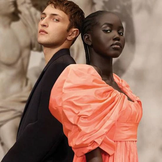 Valentino Donna Born In Roma Coral Fantasy - 30 Ml - Eau De Parfum Spray - Damesparfum 8 Valentino Donna Born In Roma Coral Fantasy - 30 Ml - Eau De Parfum Spray - Damesparfum - Afbeelding 8