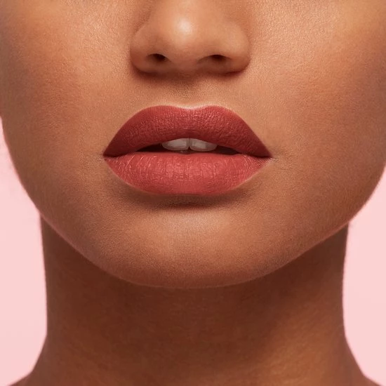 L’Oréal Paris Les Macarons Langhoudende Matte Lipstick - 834 Infinite Spice - Nude - 6,7 Ml 4 L’Oréal Paris Les Macarons Langhoudende Matte Lipstick - 834 Infinite Spice - Nude - 6,7 Ml - Afbeelding 4