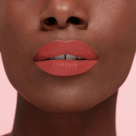 L’Oréal Paris Les Macarons Langhoudende Matte Lipstick - 834 Infinite Spice - Nude - 6,7 Ml 5 L’Oréal Paris Les Macarons Langhoudende Matte Lipstick - 834 Infinite Spice - Nude - 6,7 Ml - Afbeelding 5