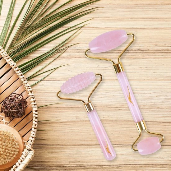 Sensage Rozenkwarts Roller Met Gua Sha Steen | Massage Jade Roller | 100% Natuurlijk Rose Quartz | Gezichtsroller | Face Roller | Roller | Gezichtsmassage | 4-delige Beauty Set 6 Sensage Rozenkwarts Roller Met Gua Sha Steen | Massage Jade Roller | 100% Natuurlijk Rose Quartz | Gezichtsroller | Face Roller | Roller | Gezichtsmassage | 4-delige Beauty Set - Afbeelding 6