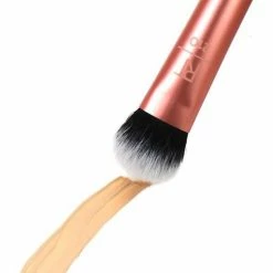 Real Techniques Expert Concealer Brush - Concealer Kwast -Givenchy-winkel 550x707 2