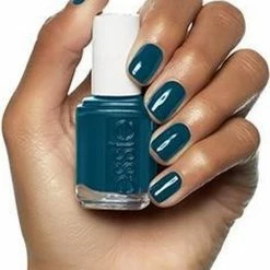 Essie Go Overboard 106 - Groen - Nagellak -Givenchy-winkel 550x713 1