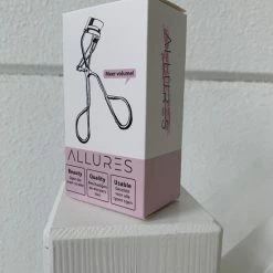 Allures Professionele Wimperkruller Met 3 Siliconen Pads - Zwart 11 Allures Professionele Wimperkruller Met 3 Siliconen Pads - Zwart -Givenchy-winkel 550x733