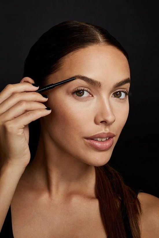 Maybelline Brow Satin Duo - 02 Medium Brown - Bruin - Wenkbrauwpotlood En Poeder 7 Maybelline Brow Satin Duo - 02 Medium Brown - Bruin - Wenkbrauwpotlood En Poeder - Afbeelding 7